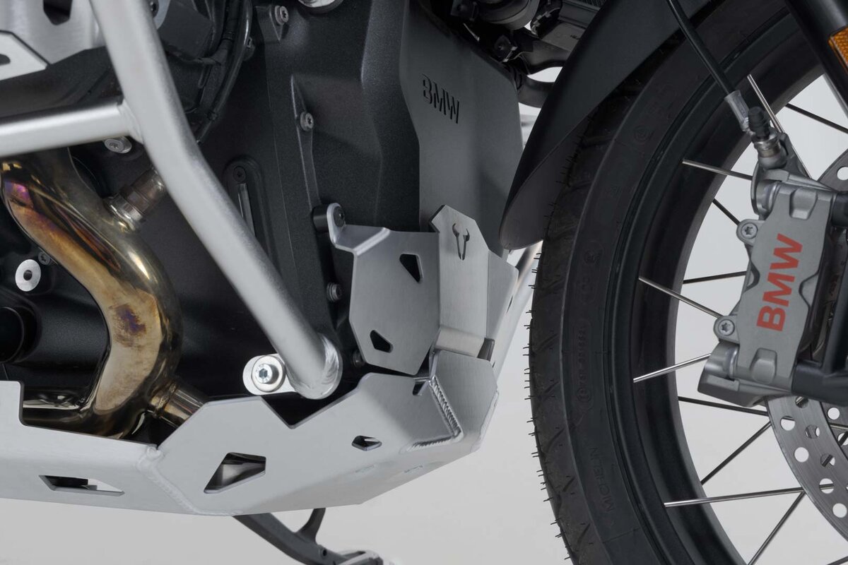 Motorschutz-Verlängerung Silbern. BMW R 1300 GS / Adventure, R 1300 R/RT. Motorschutz-Verlängerung Silbern. BMW R 1300 GS / Adventure, R 1300 R/RT.