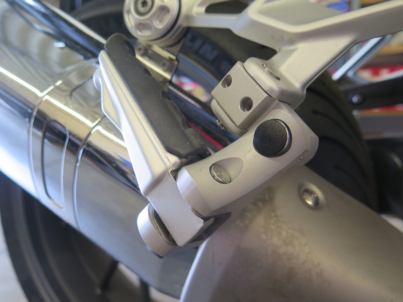 k-908652-R1200R-LC-Soziusfussrastentieferlegung Sozius Fußrastentieferlegung verstellbar mit ABE für BMW R1200RS LC R1250RS