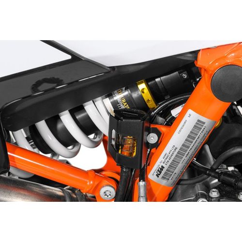 Schutz Bremsflüssigkeitsbehälter, hinten schwarz für KTM 890 Adv/ Adv R/ 790 Adv / Adv R/ 1290 S Adv (2021-)/ 1390 S Adv/ Husqvarna Norden 901/ Aprilia Tuareg 660