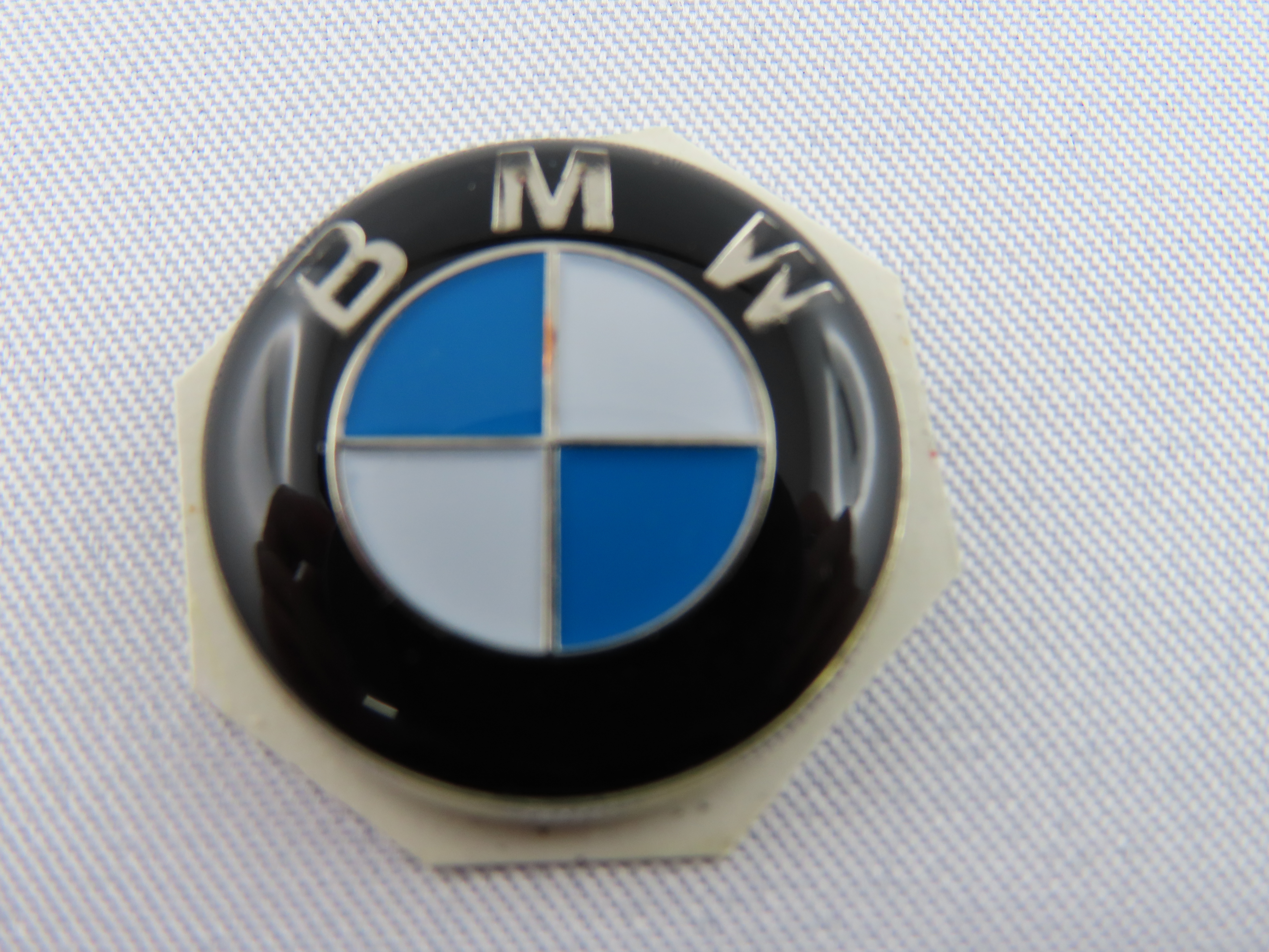 IMG_5127 Plakette Emblem D=21MM Logo BMW für Gepäckhalter Topcase z.B. R1150GS Adv.