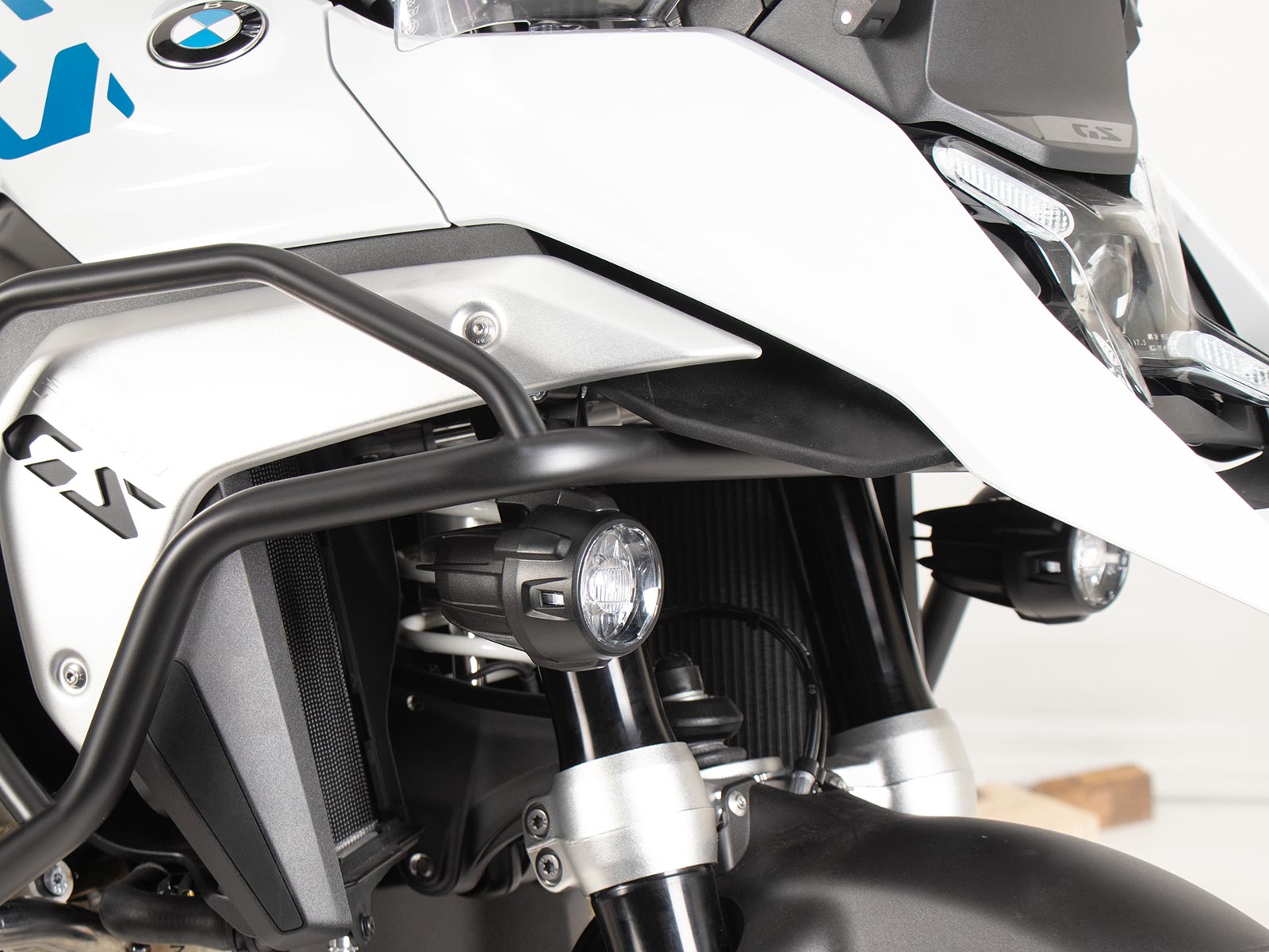 Halter für BMW Original Scheinwerfer für BMW R 1300 GS (2023-) für Kombination mit Hepco&Becker Tankschutzbügel