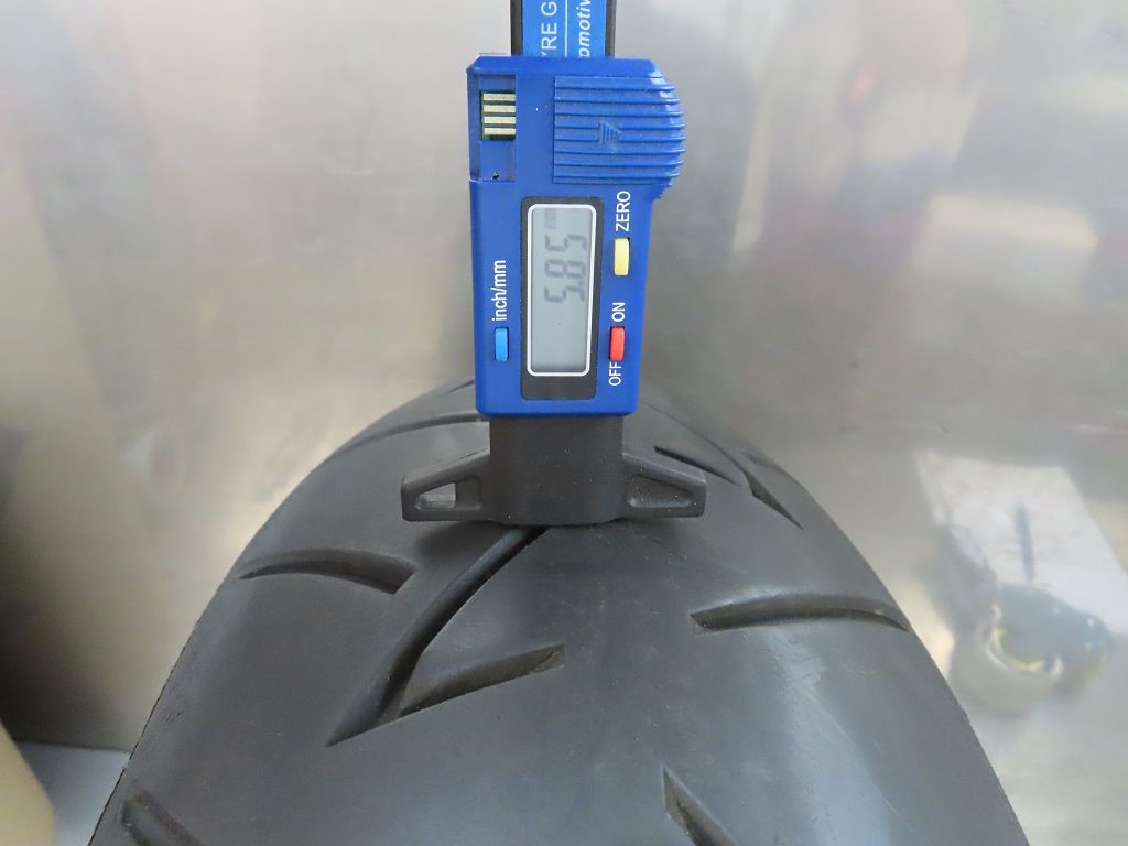 Continental ContiRoadAttack 2EVO 180/55 ZR17 M/C 73W DOT 3816 5,85mm Hinterreifen Reifen hinten