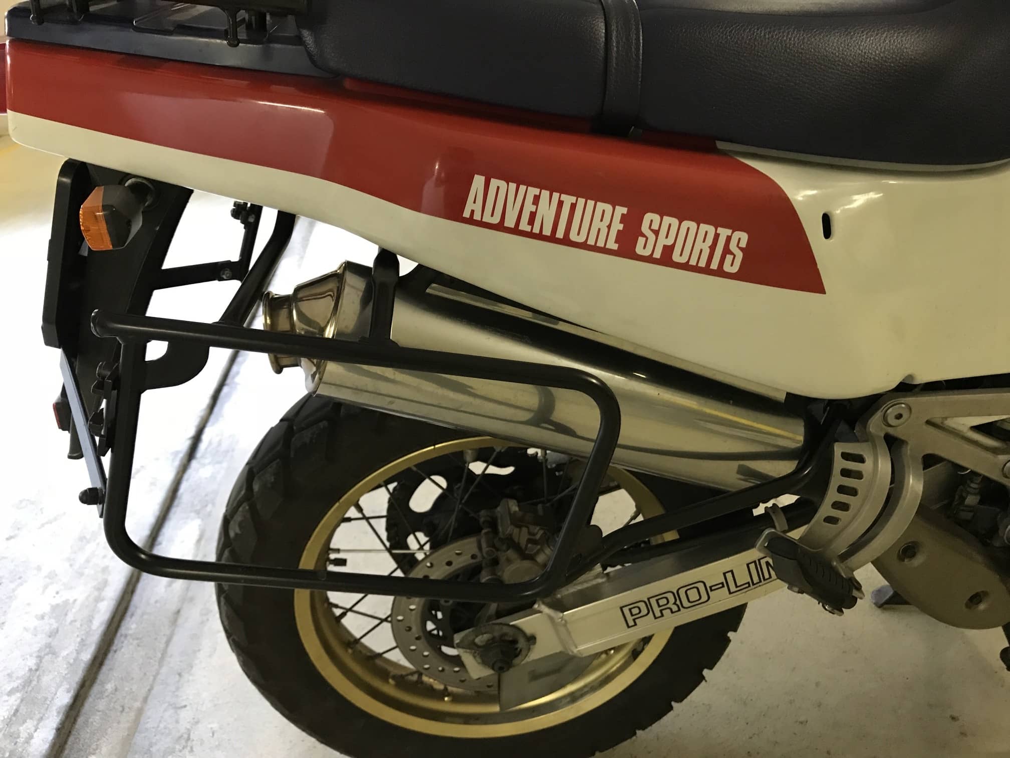Seitenkofferträger festverschraubt schwarz für Honda Africa Twin XRV 650 (1988-1990)