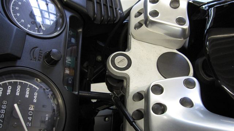 k-901441-Lenkerplatte-R1100-1150RT-R1200RT-001-1 Lenkerplatte mit Lenkerversatz Lenkeradapter Lenkererhöhung 25mm höher ABE für BMW R1150RT R850RT 02