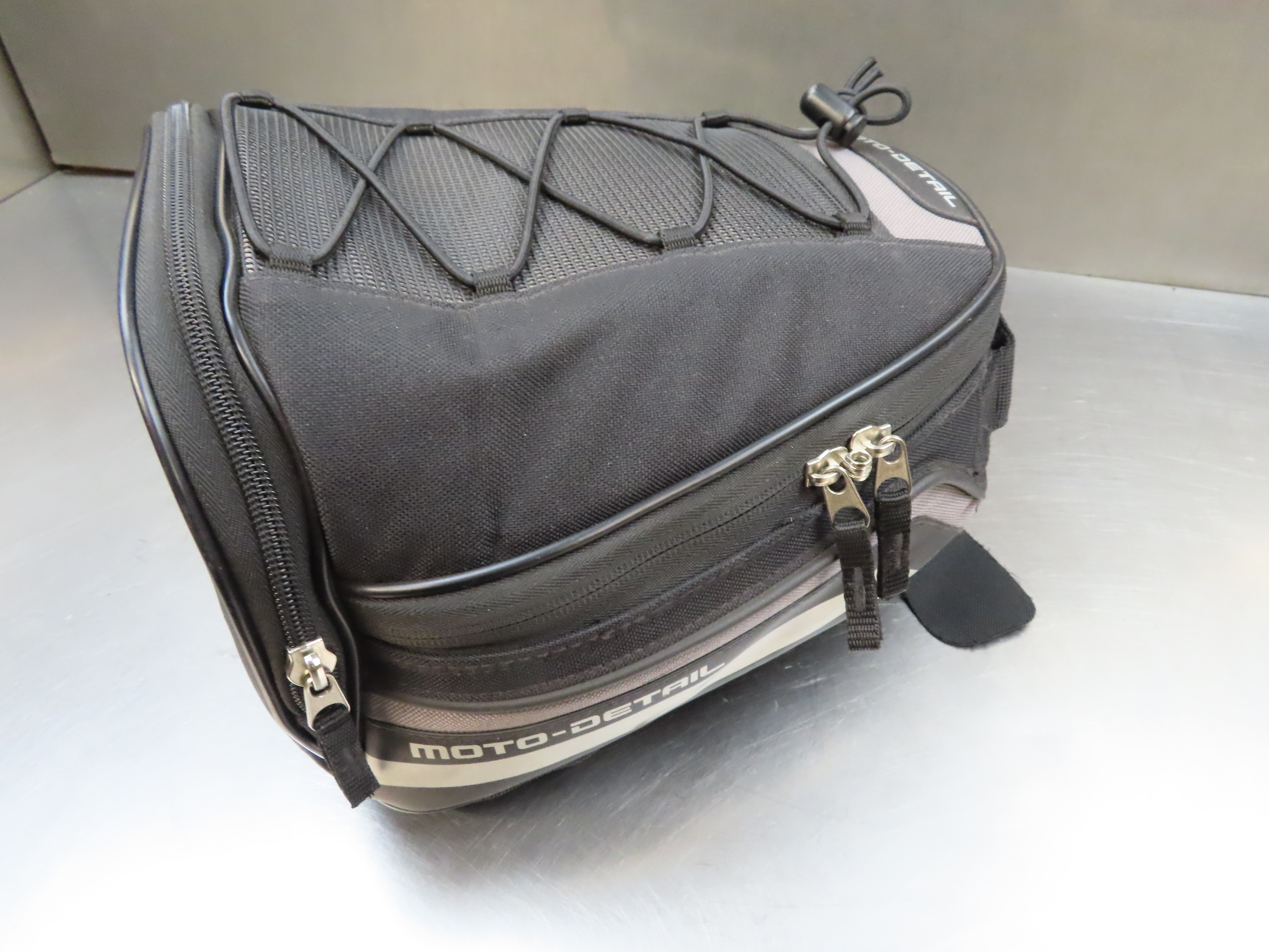 Moto Detail Hecktasche Höckertasche mit Gurten
