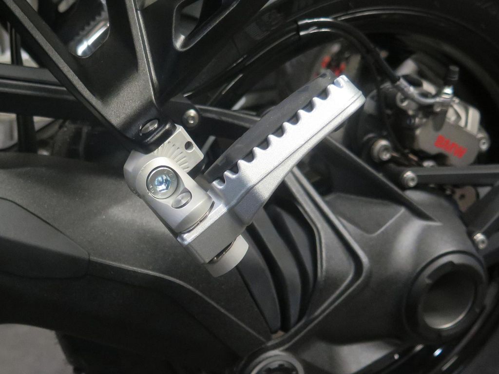 k-mv-fussrastentieferlegung-sozius-fuer-bmw-r1300gs Sozius Fußrastentieferlegung für BMW R1300GS