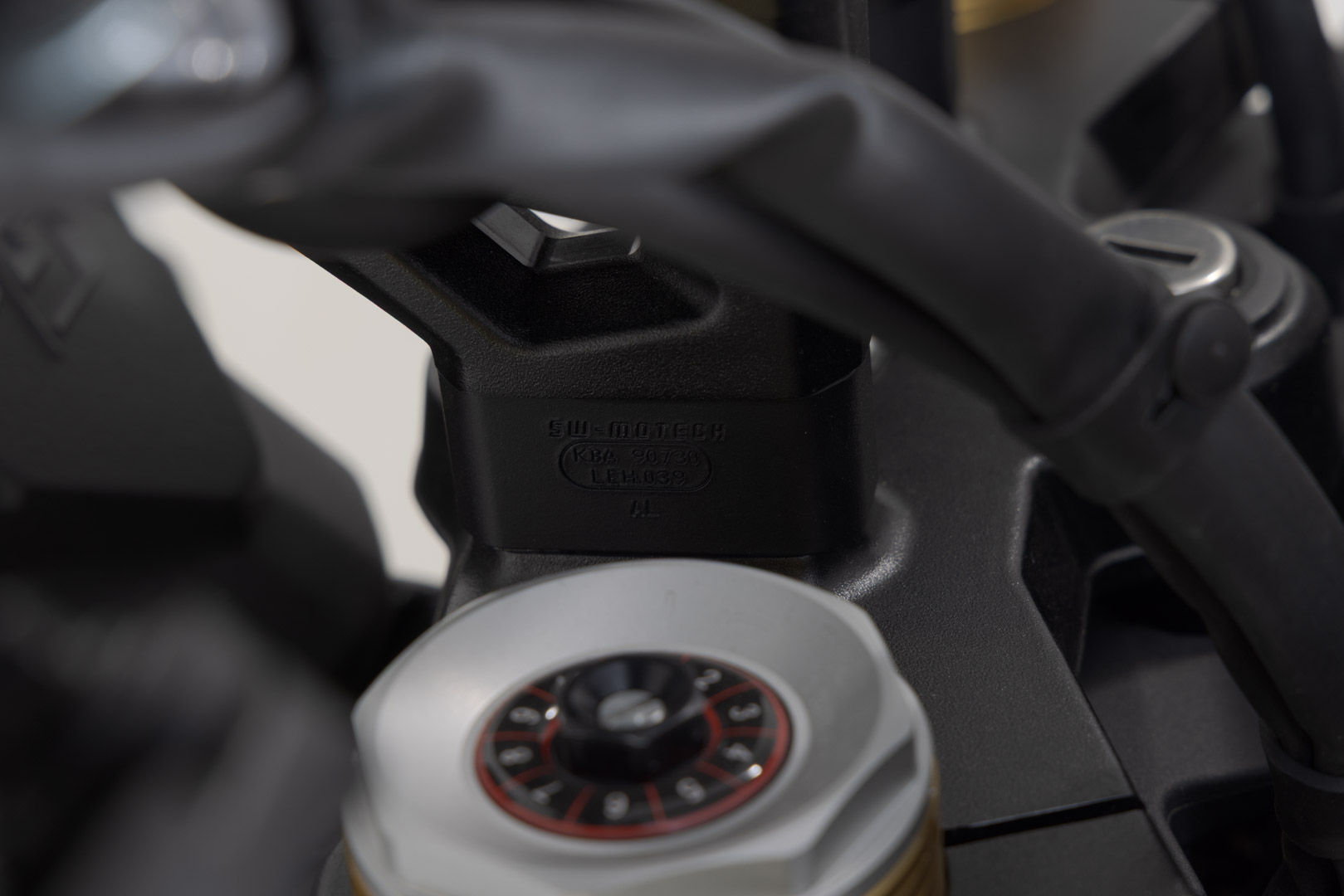 Lenkererhöhung H=20 mm. Schwarz. BMW R 12 G/S (25-).