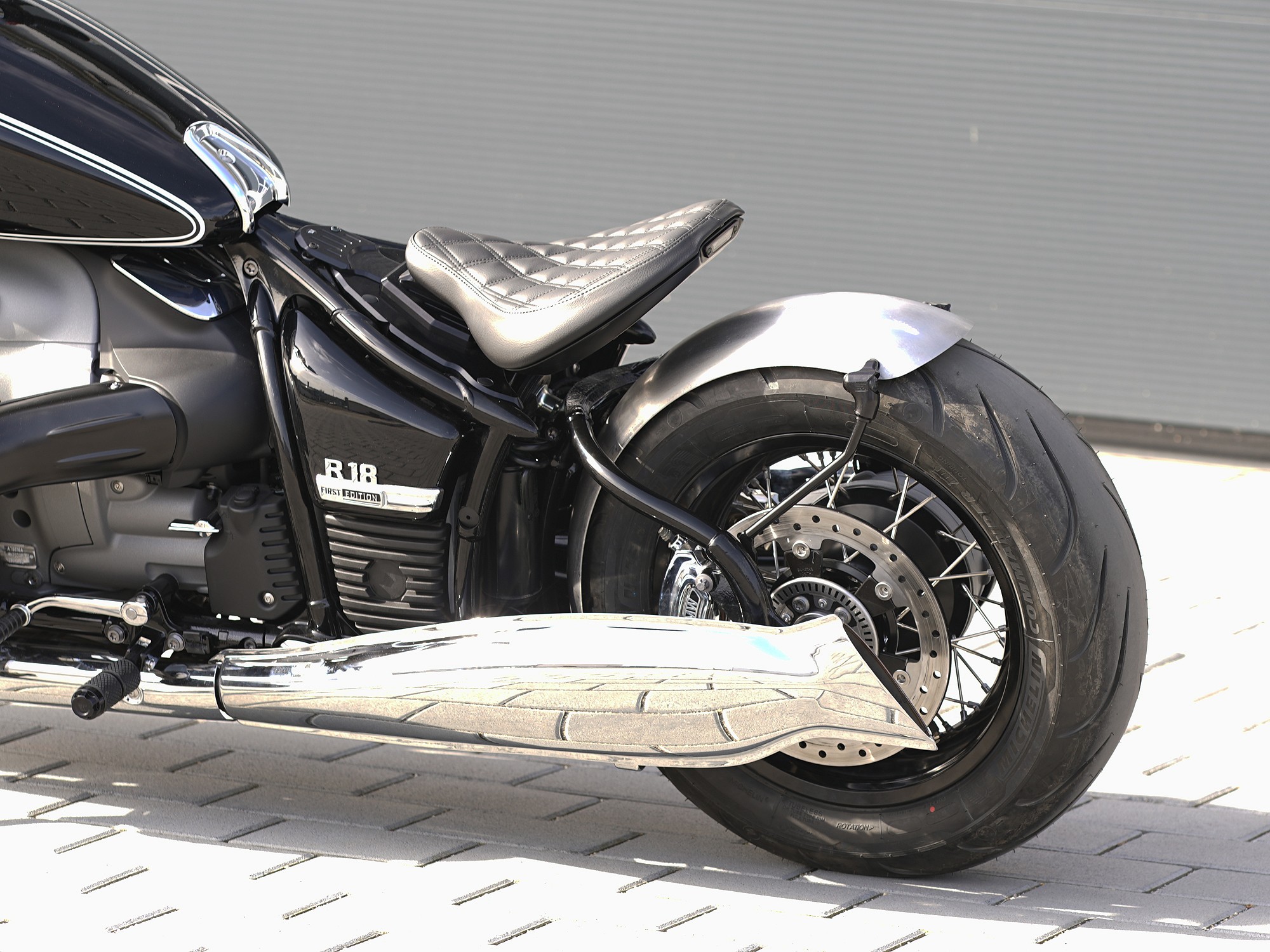 Bobber-Heckfender-Umbau-Kit-mit-Sitz-f-r-BMW-R18-1800-11