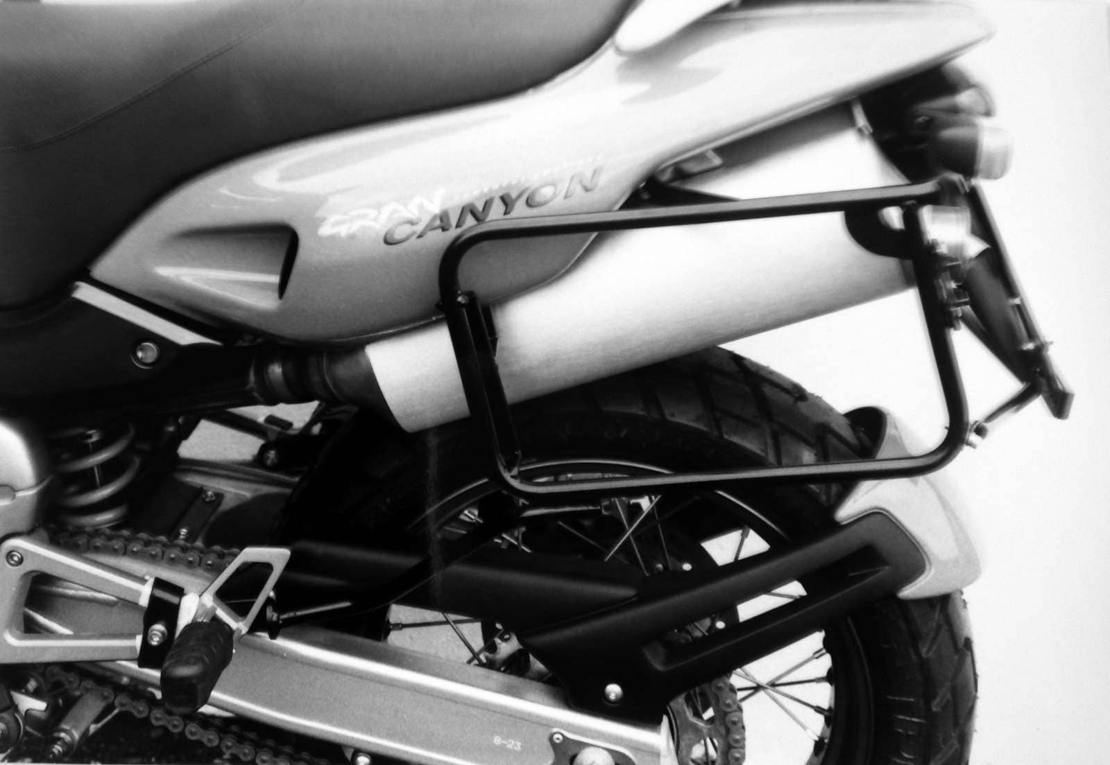 Seitenkofferträger festverschraubt schwarz für Cagiva Gran Canyon 900 (1998-1999)