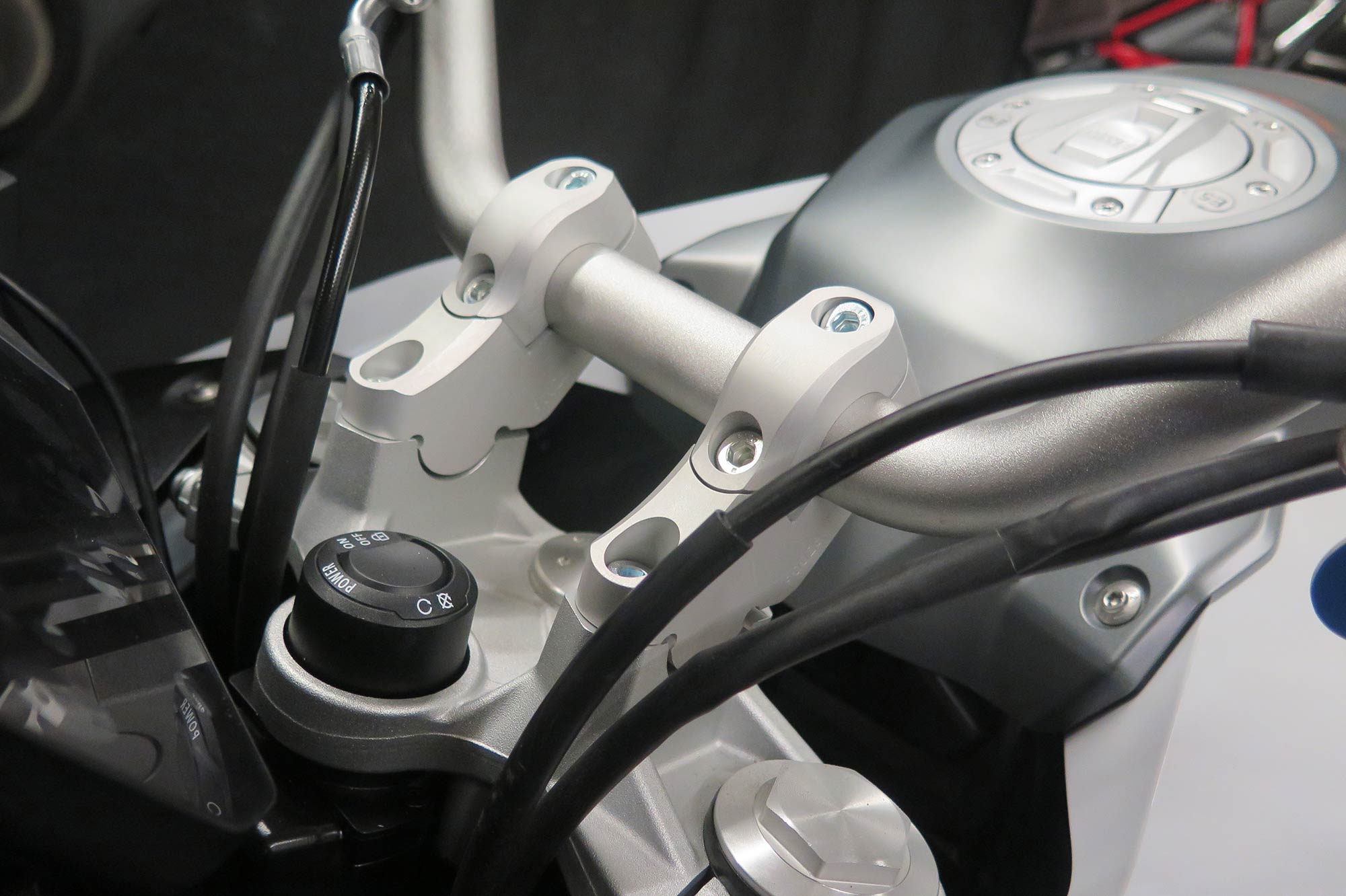 lenkeradapter-an-BMW-F900XR-zoom