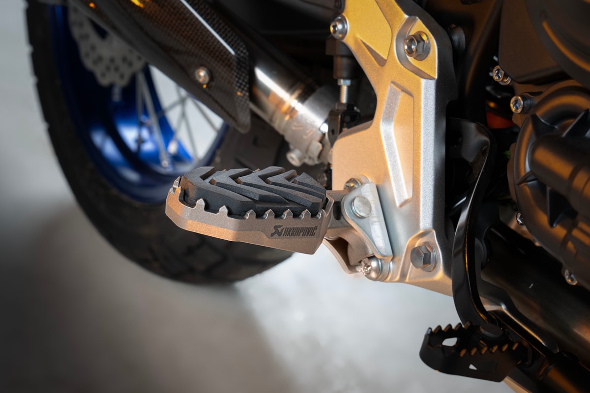 Akrapovic YAMAHA Ténéré 700 Fußrastensatz aus Titan