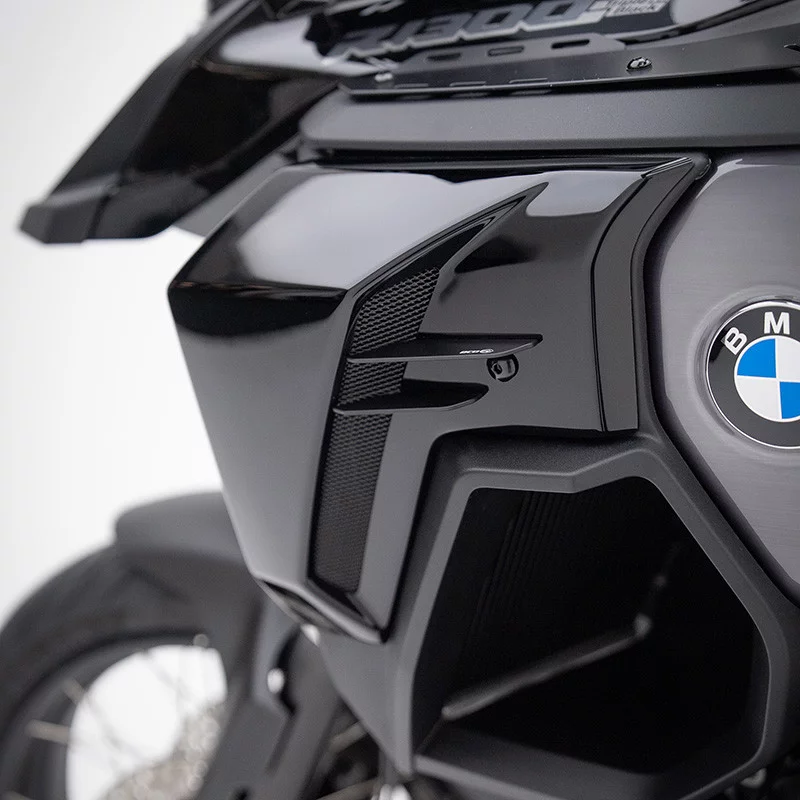 Edle Seitenblenden / Kühlerblenden für BMW R1300GS Adventure