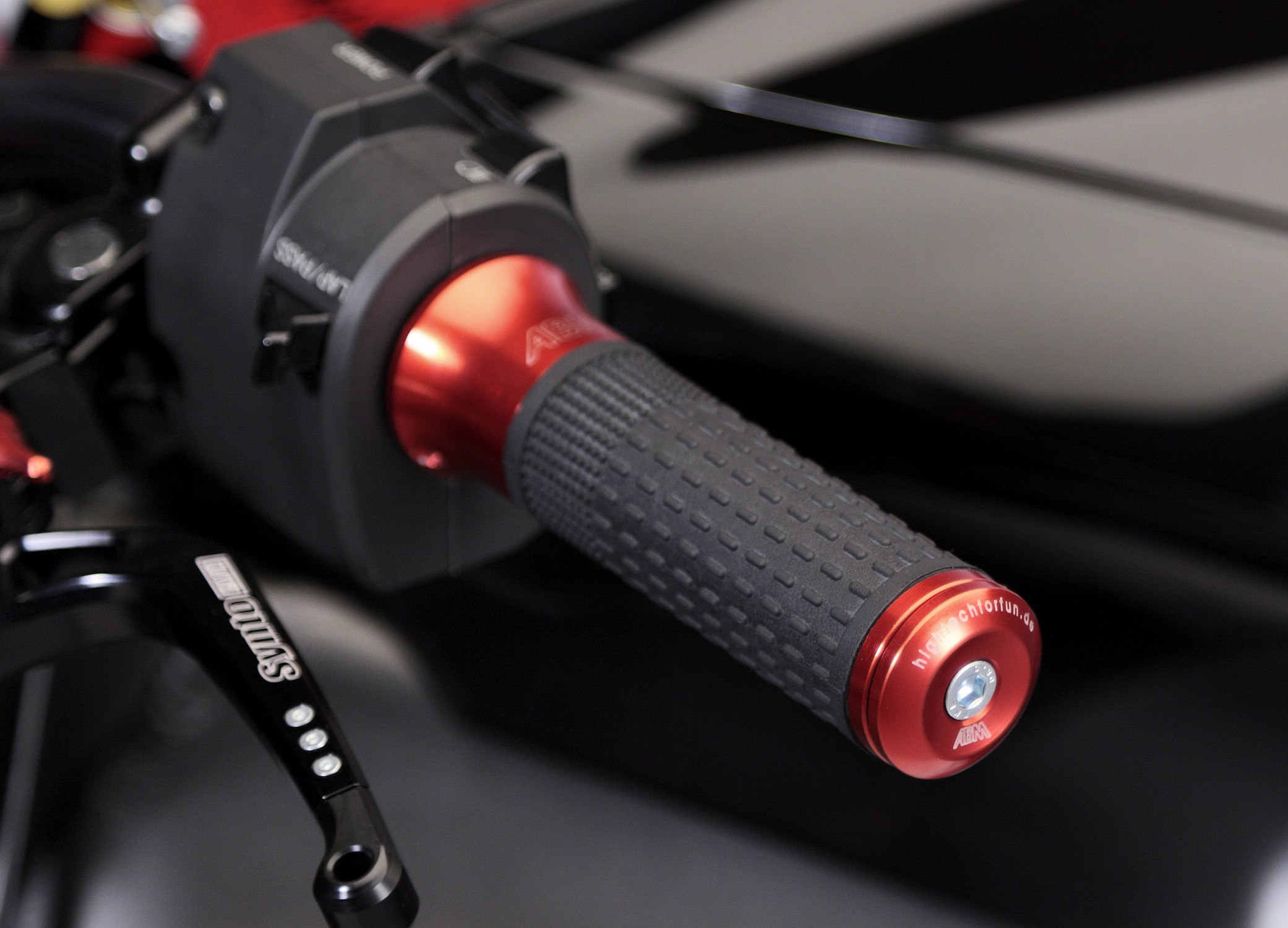 lenkerenden-shortcap-verbaut-rot-shop_91249b252f8a3d51247333ece2606f07