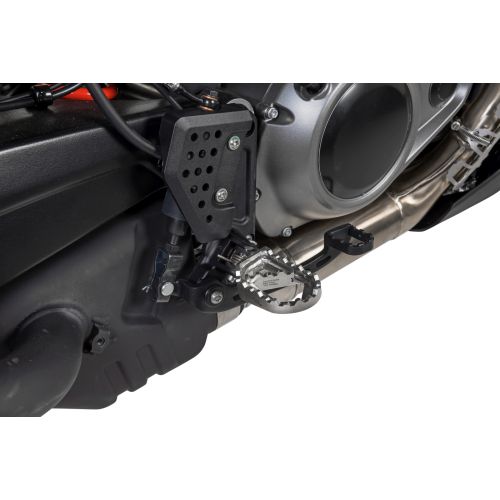 Fernreisefußrasten *Works*  für Harley-Davidson RA1250 Pan America