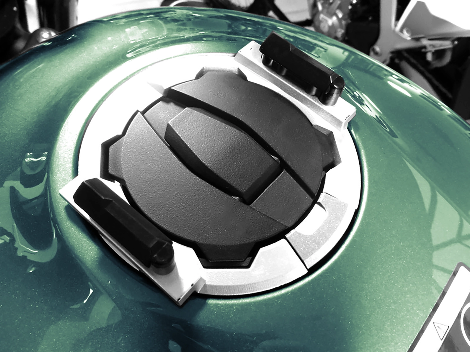 Tankring BASIC inkl. Tankrucksackverschlusseinheit für Kawasaki Z 900 RS / SE / Black Ball Edition (2026-)