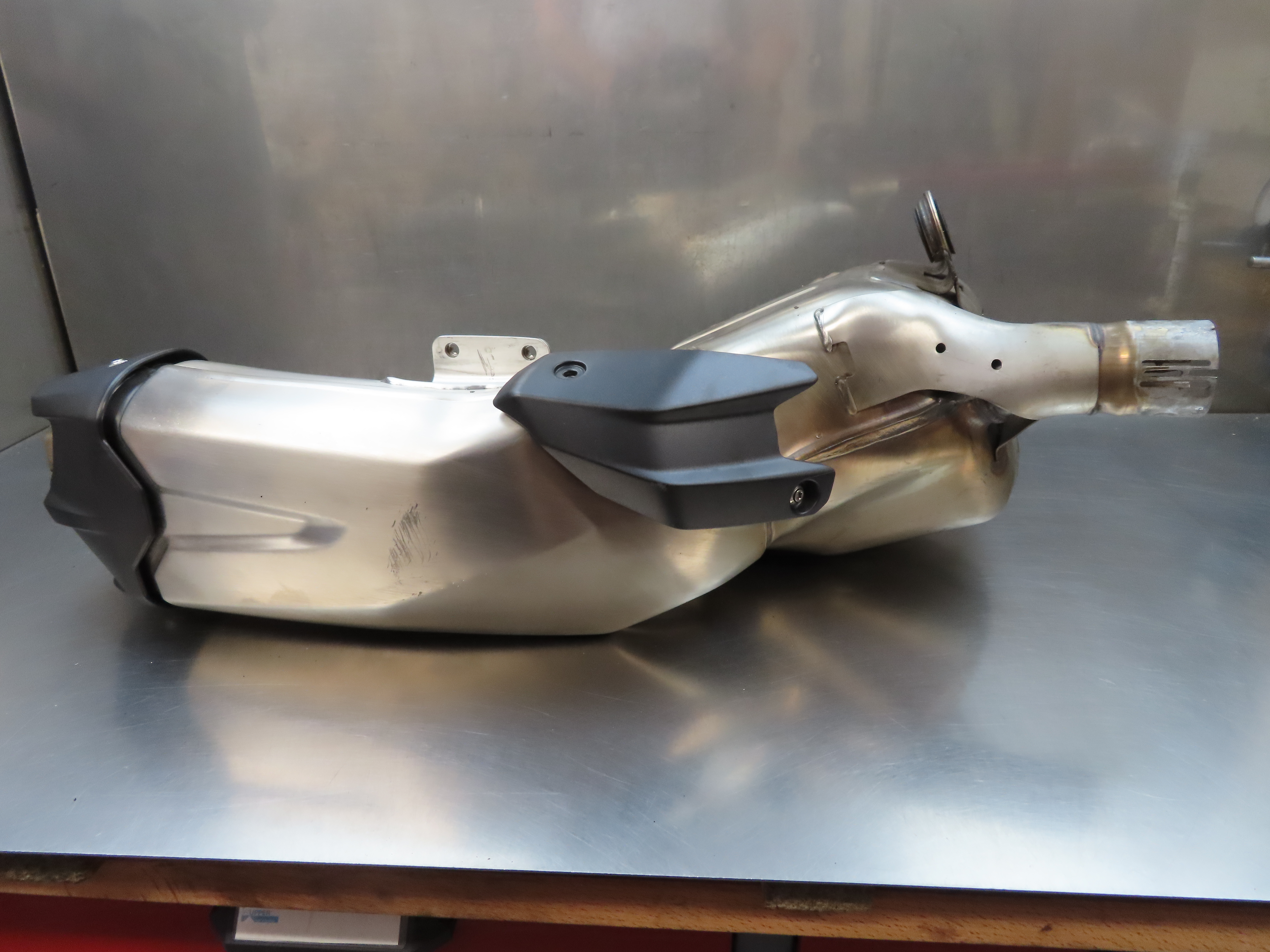 Auspuff Endschalldämpfer ESD für BMW F900R F900XR