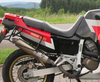 Seitenkofferträger festverschraubt schwarz für Honda Africa Twin XRV 750 (1990-1992)