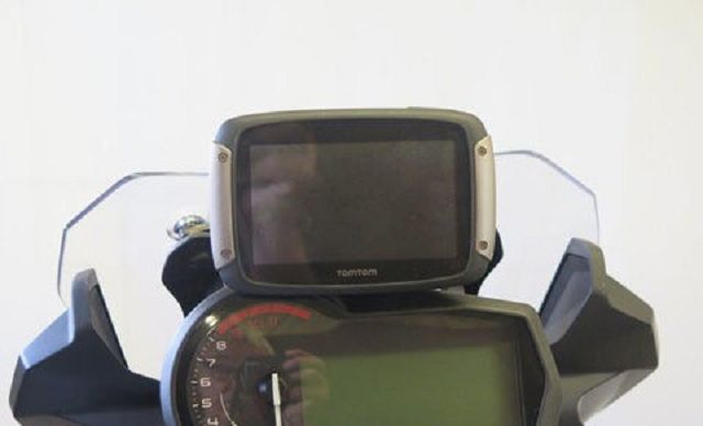 k-20181123-10369-BMW-F750GS-Navihalter-mit-TomTom_480