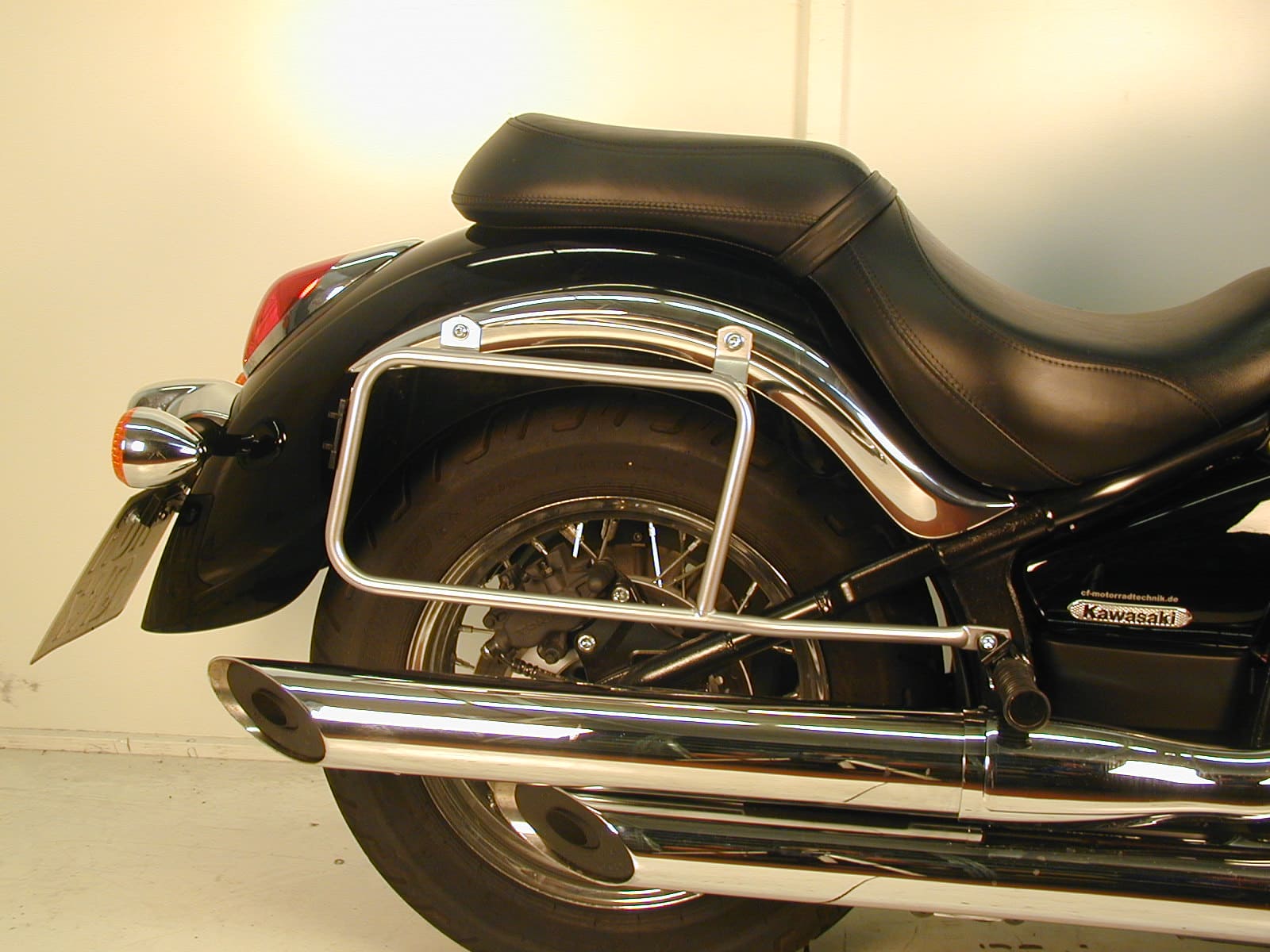 Seitenkofferträger festverschraubt schwarz für Kawasaki VN 900 Classic/900 Custom/Vulcan