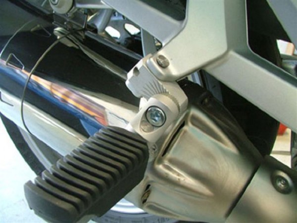 Fußrastentieferlegung Sozius verstellbar 40mm tiefer ABE für BMW K1200GT ab Bj. 2006